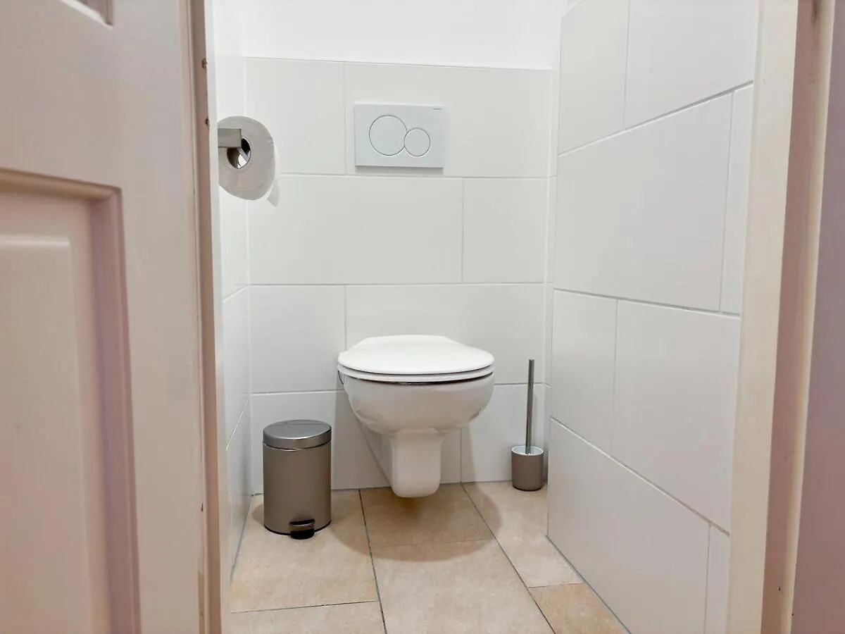 Bright - 3Br - Fast Wifi - At Bus And Tram Station Apartment Vienna