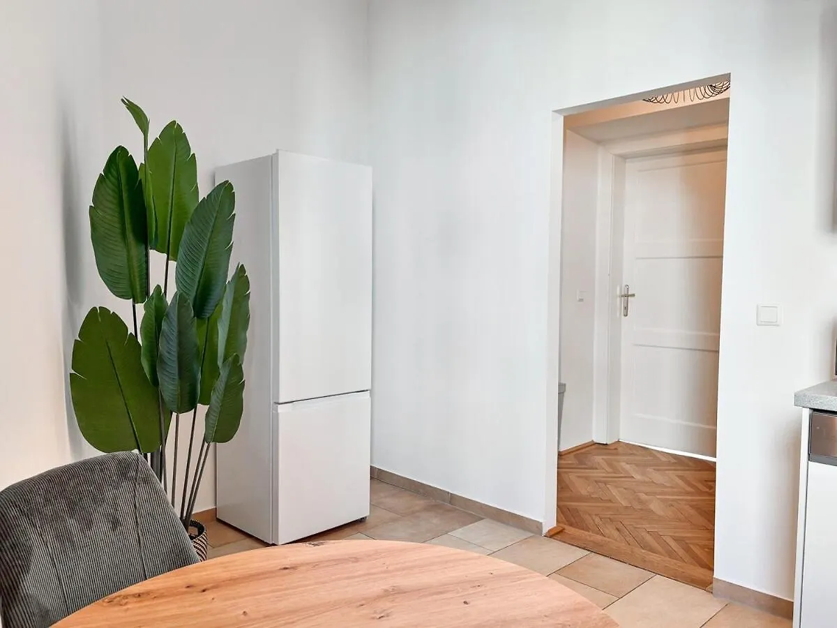 Bright - 3Br - Fast Wifi - At Bus And Tram Station Apartment Vienna