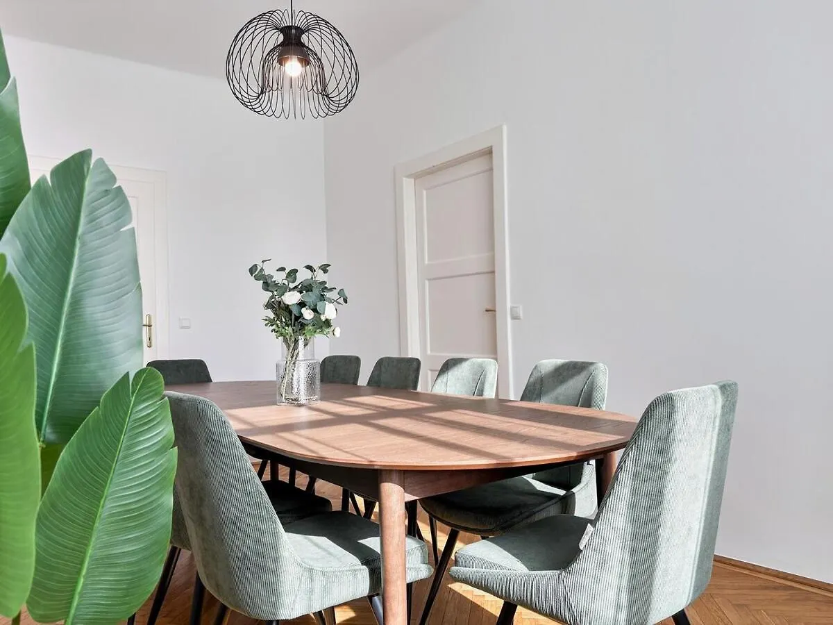 Bright - 3Br - Fast Wifi - At Bus And Tram Station Apartment Vienna Austria