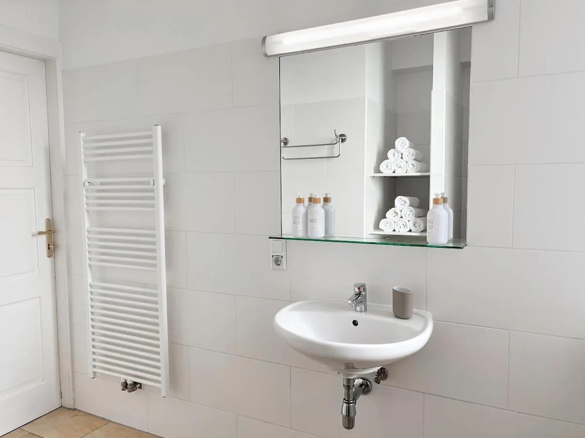 Bright - 3Br - Fast Wifi - At Bus And Tram Station Apartment Vienna