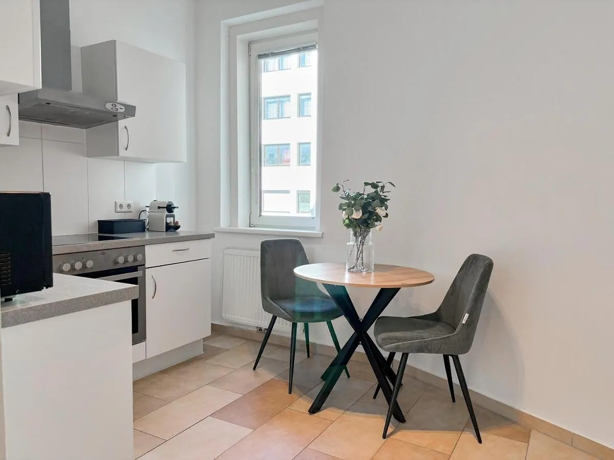 Bright - 3Br - Fast Wifi - At Bus And Tram Station Apartment Vienna