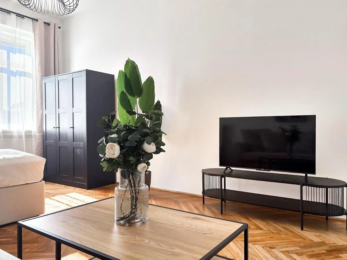 Bright - 3Br - Fast Wifi - At Bus And Tram Station Apartment Vienna Austria