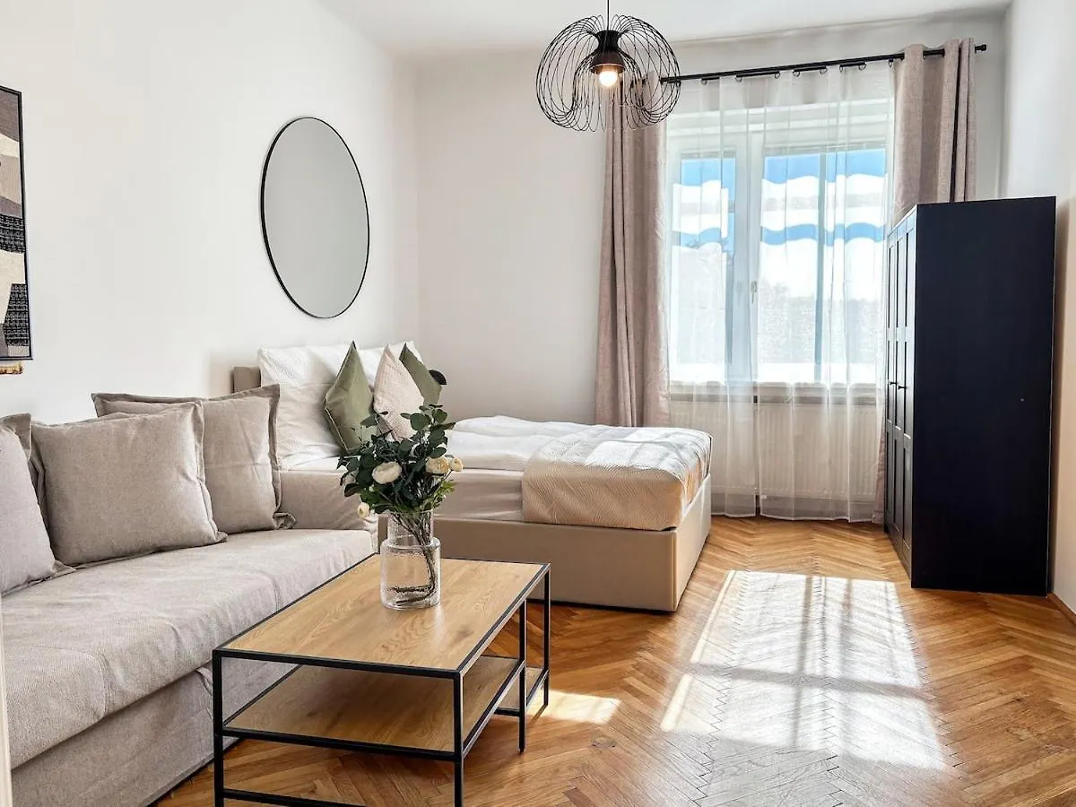 Bright - 3Br - Fast Wifi - At Bus And Tram Station Apartment Vienna