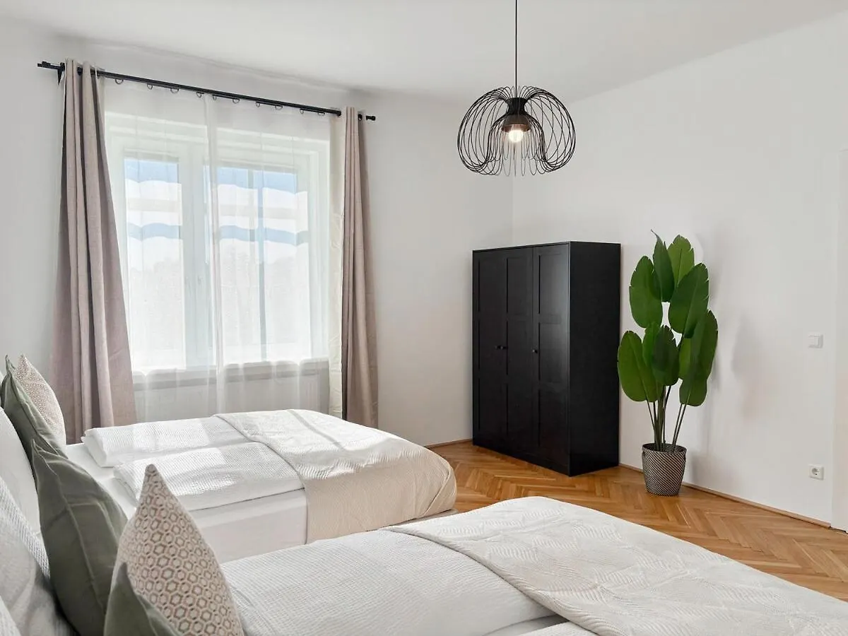 Bright - 3Br - Fast Wifi - At Bus And Tram Station Apartment Vienna Austria