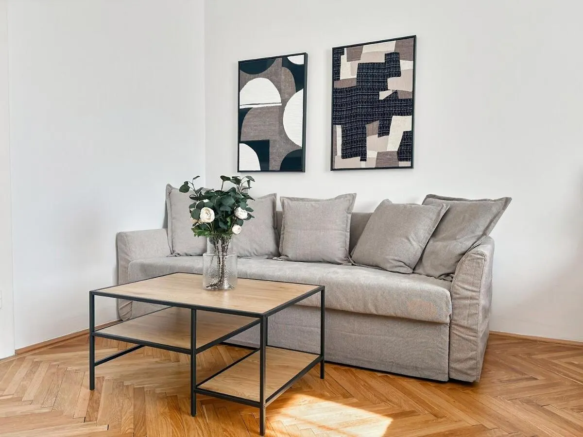 Bright - 3Br - Fast Wifi - At Bus And Tram Station Lägenhet Wien