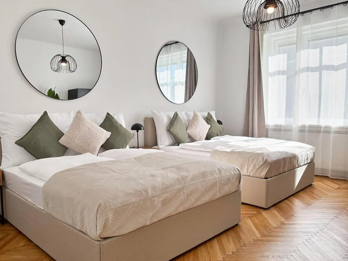 Bright - 3Br - Fast Wifi - At Bus And Tram Station Lägenhet Wien 0*,